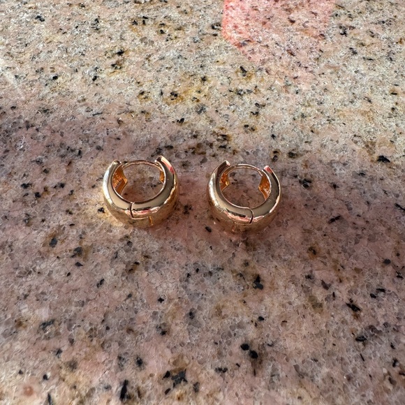 Quince Chunky Gold Hoop Earrings 14k Vermeil - Picture 8 of 12